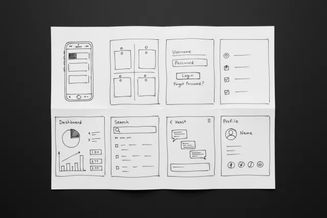 Crazy 8s — kartka A4 złożona na 8 części z szkicami UI